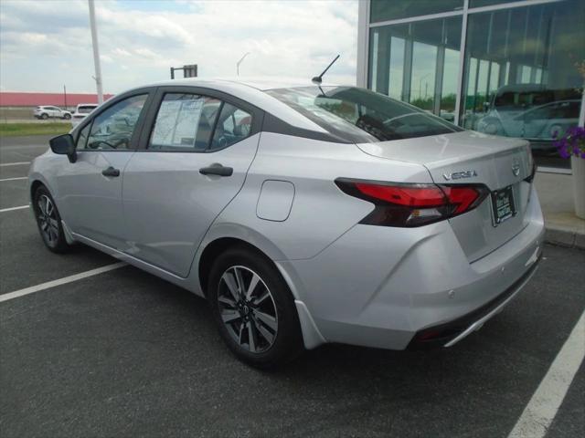 Photo of 2025 Brilliant Silver Metallic Nissan Versa