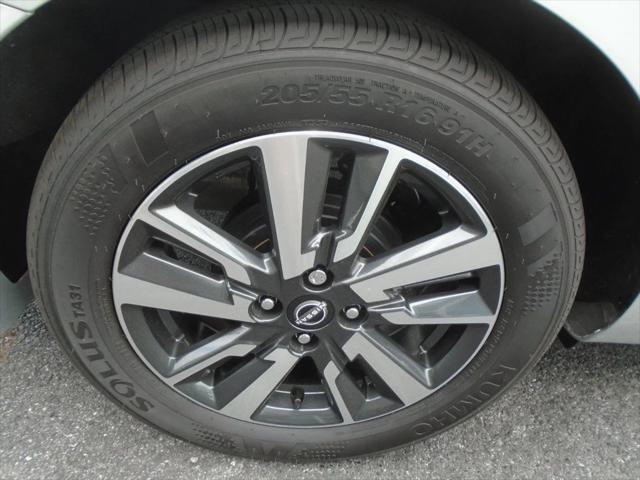 Photo of 2025 Brilliant Silver Metallic Nissan Versa