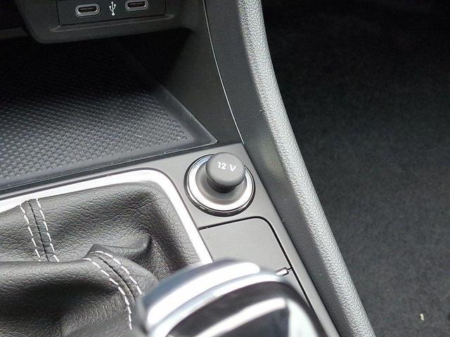 Photo of 2025 Platinum Gray Metallic Volkswagen Jetta
