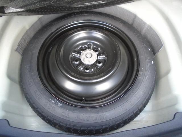 Photo of 2024 Wind Chill Pearl/Midnight Black Metallic Toyota Camry