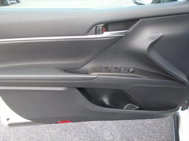Photo of 2024 Wind Chill Pearl/Midnight Black Metallic Toyota Camry
