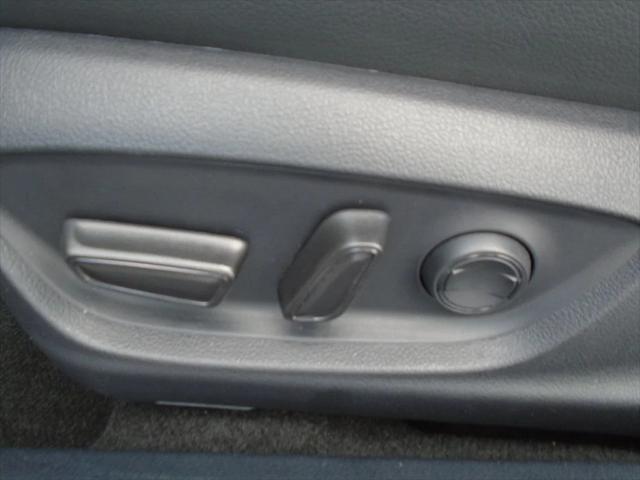 Photo of 2024 Wind Chill Pearl/Midnight Black Metallic Toyota Camry