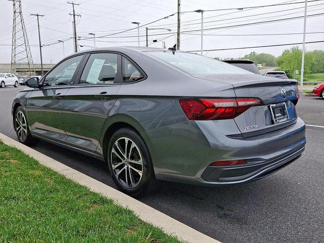 Photo of 2024 Platinum Gray Metallic Volkswagen Jetta