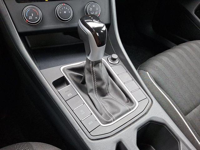 Photo of 2024 Platinum Gray Metallic Volkswagen Jetta