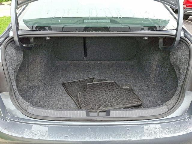 Photo of 2024 Platinum Gray Metallic Volkswagen Jetta