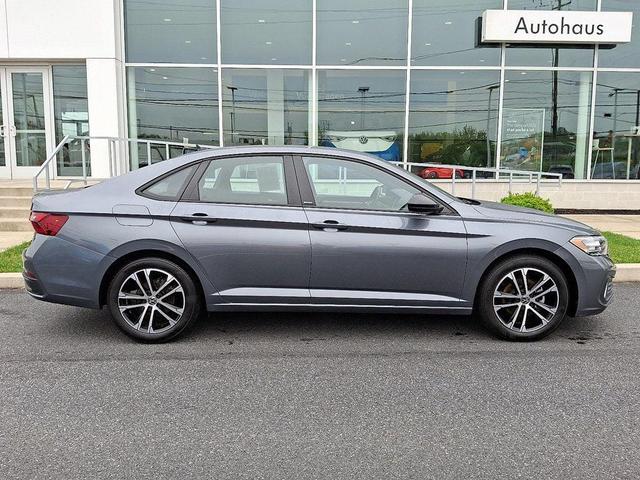Photo of 2024 Platinum Gray Metallic Volkswagen Jetta