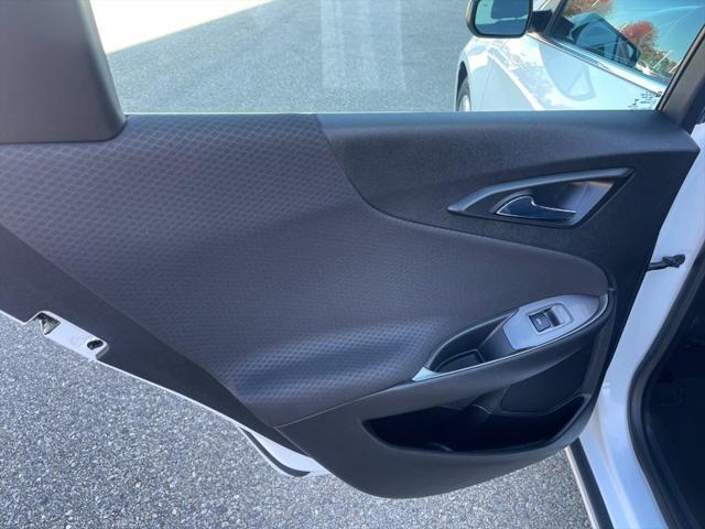 Photo of 2021 Summit White Chevrolet Malibu