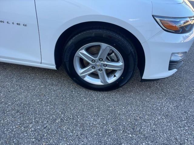 Photo of 2021 Summit White Chevrolet Malibu