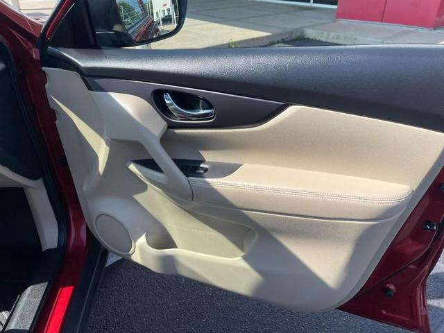 Photo of 2016 Cayenne Red Nissan Rogue