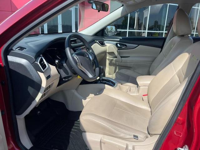Photo of 2016 Cayenne Red Nissan Rogue