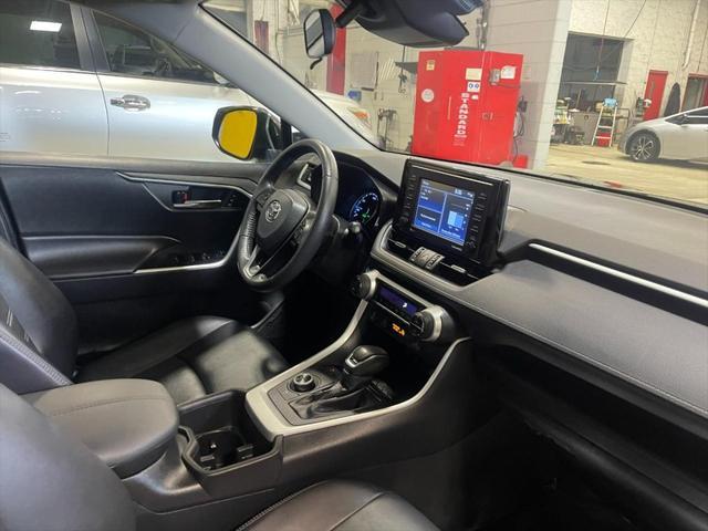 Photo of 2022 GRAY Toyota RAV4 Hybrid