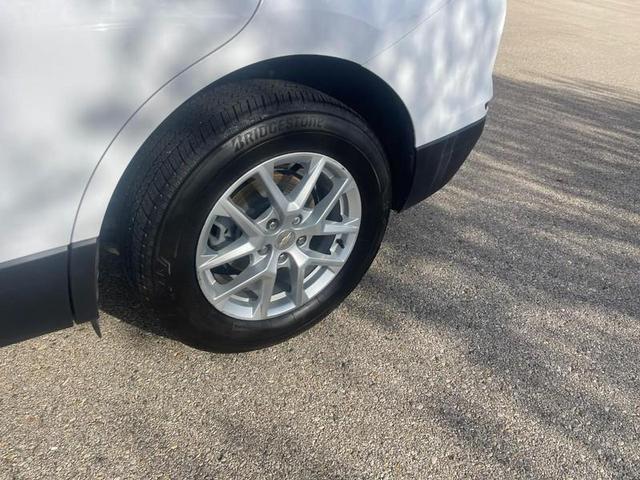 Photo of 2022 WHITE Chevrolet Equinox