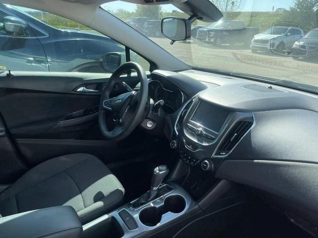Photo of 2017 Summit White Chevrolet Cruze