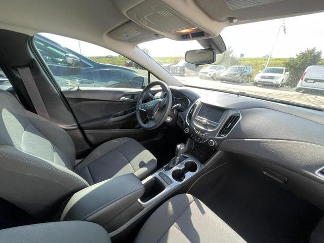 Photo of 2017 Summit White Chevrolet Cruze