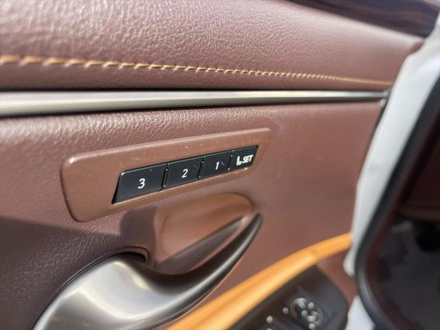 Photo of 2019 Eminent White Pearl Lexus ES 350