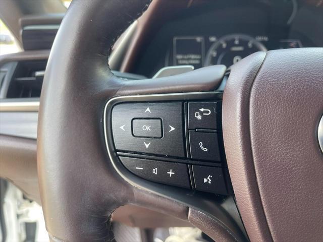 Photo of 2019 Eminent White Pearl Lexus ES 350