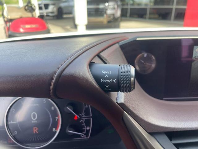 Photo of 2019 Eminent White Pearl Lexus ES 350