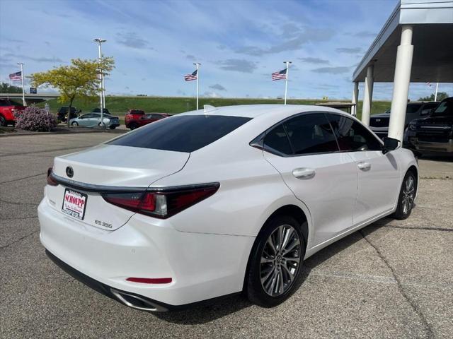 Photo of 2019 Eminent White Pearl Lexus ES 350