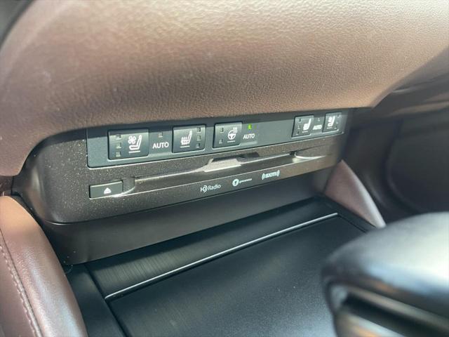 Photo of 2019 Eminent White Pearl Lexus ES 350