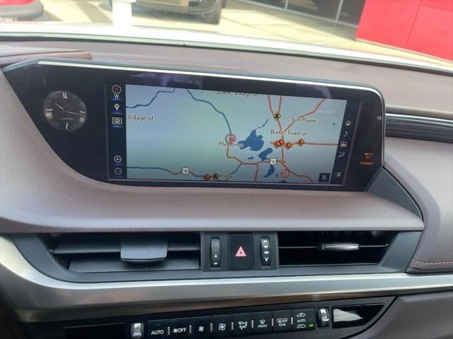 Photo of 2019 Eminent White Pearl Lexus ES 350