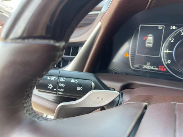 Photo of 2019 Eminent White Pearl Lexus ES 350