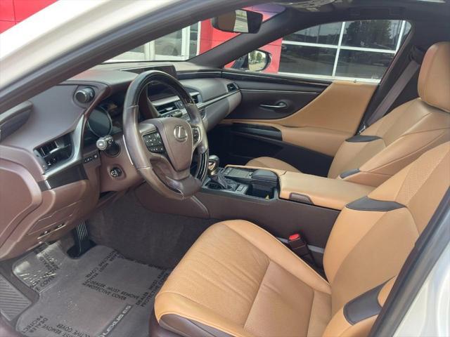 Photo of 2019 Eminent White Pearl Lexus ES 350