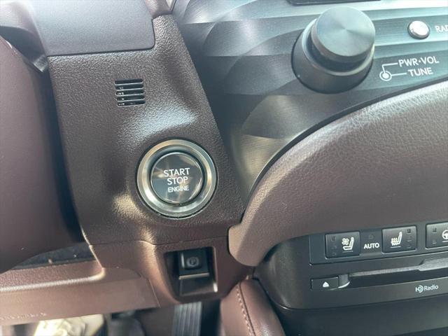 Photo of 2019 Eminent White Pearl Lexus ES 350