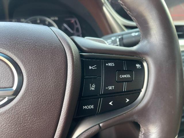 Photo of 2019 Eminent White Pearl Lexus ES 350