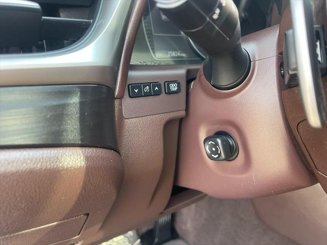 Photo of 2019 Eminent White Pearl Lexus ES 350