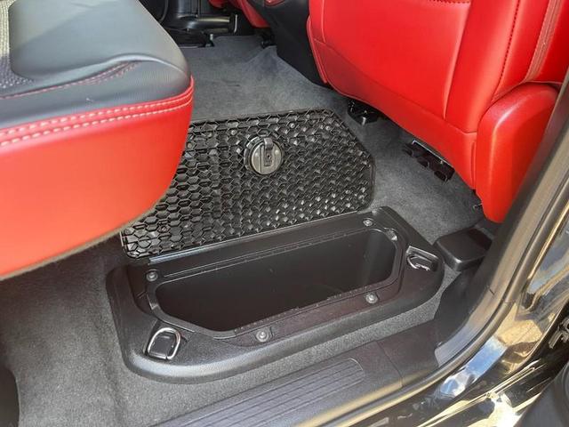Photo of 2022 Diamond Black Crystal Pearlcoat RAM 1500