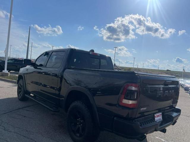 Photo of 2022 Diamond Black Crystal Pearlcoat RAM 1500