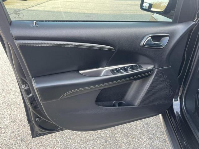Photo of 2019 Pitch Black Clearcoat Dodge Journey