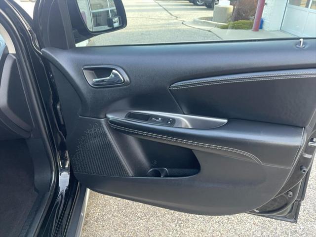 Photo of 2019 Pitch Black Clearcoat Dodge Journey