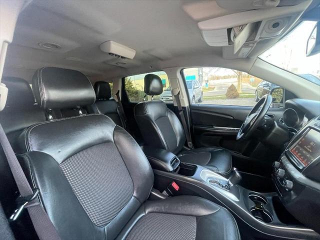 Photo of 2019 Pitch Black Clearcoat Dodge Journey