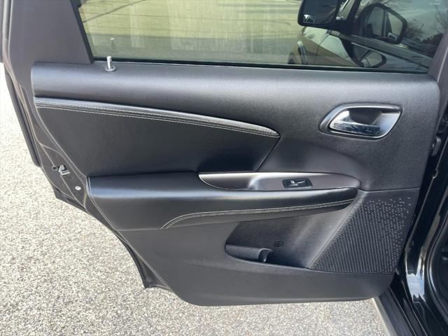 Photo of 2019 Pitch Black Clearcoat Dodge Journey