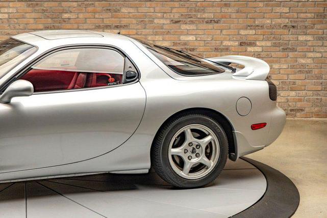 Photo of 1993 Silver Stone Metallic Mazda RX-7