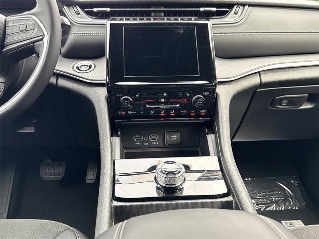 Photo of 2025 Velvet Red Pearlcoat Jeep Grand Cherokee