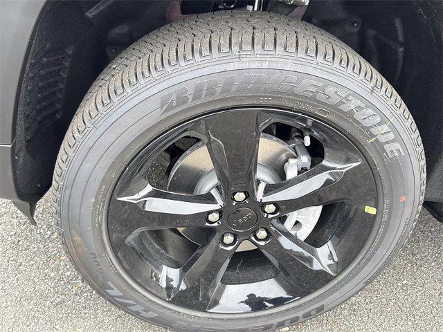 Photo of 2025 Velvet Red Pearlcoat Jeep Grand Cherokee