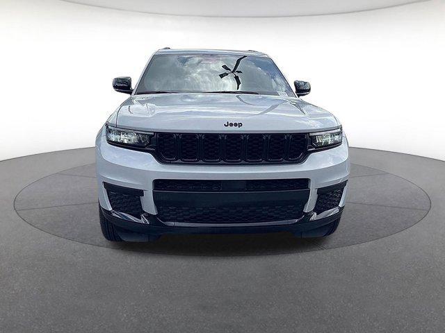 Photo of 2024 Silver Zynith Jeep Grand Cherokee L