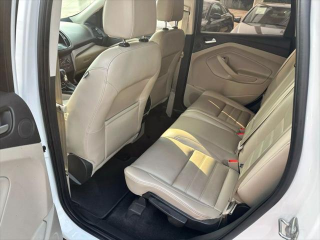 Photo of 2017 White Ford Escape