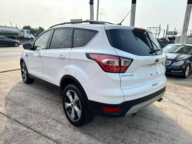 Photo of 2017 White Ford Escape