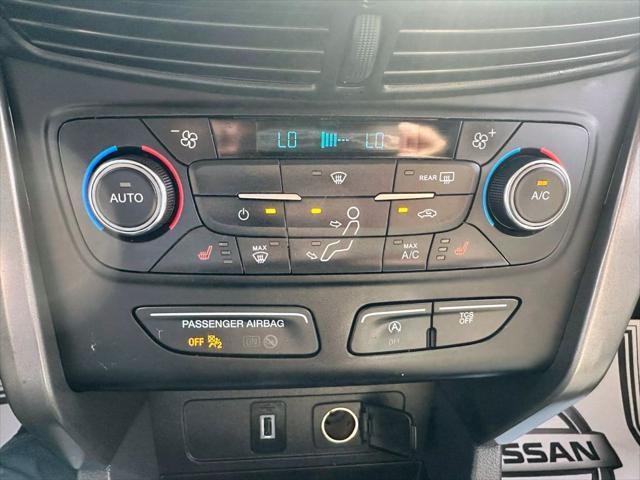 Photo of 2017 White Ford Escape