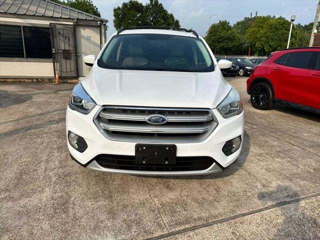 Photo of 2017 White Ford Escape