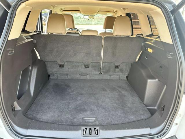 Photo of 2017 White Ford Escape