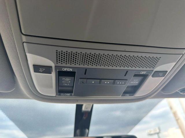 Photo of 2016 Gray Acura MDX