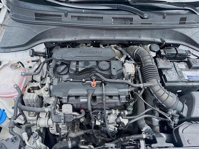 Photo of 2022 Lunar White Hyundai KONA