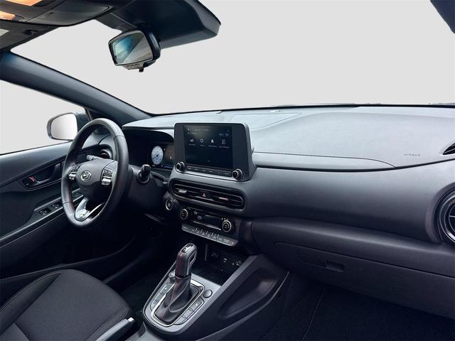 Photo of 2022 Lunar White Hyundai KONA