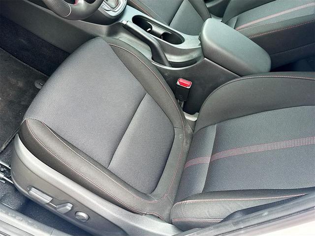 Photo of 2022 Lunar White Hyundai KONA