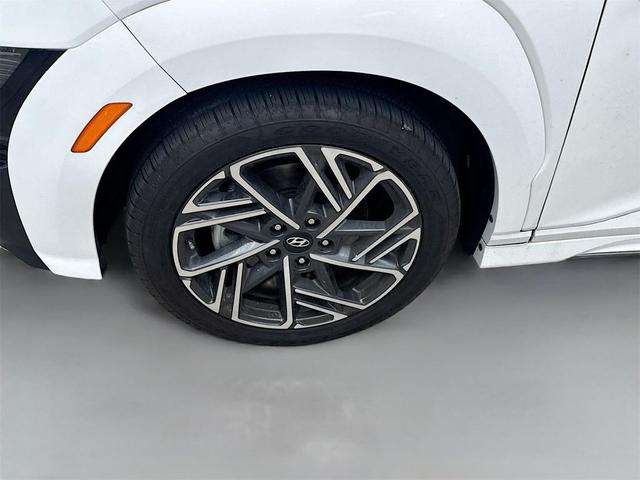 Photo of 2022 Lunar White Hyundai KONA