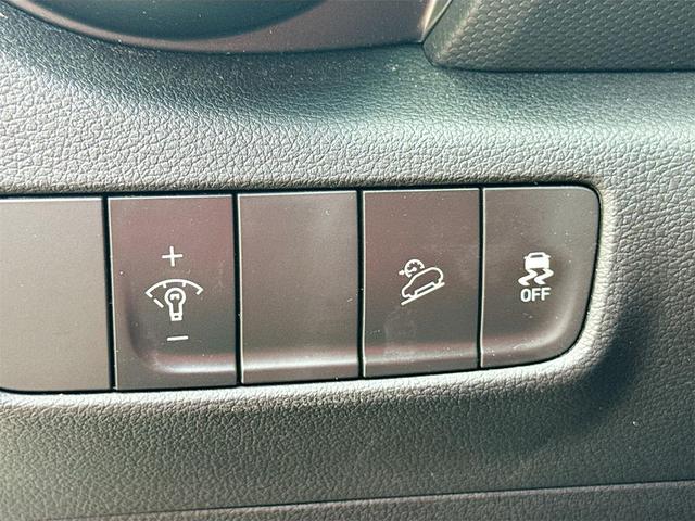 Photo of 2022 Lunar White Hyundai KONA